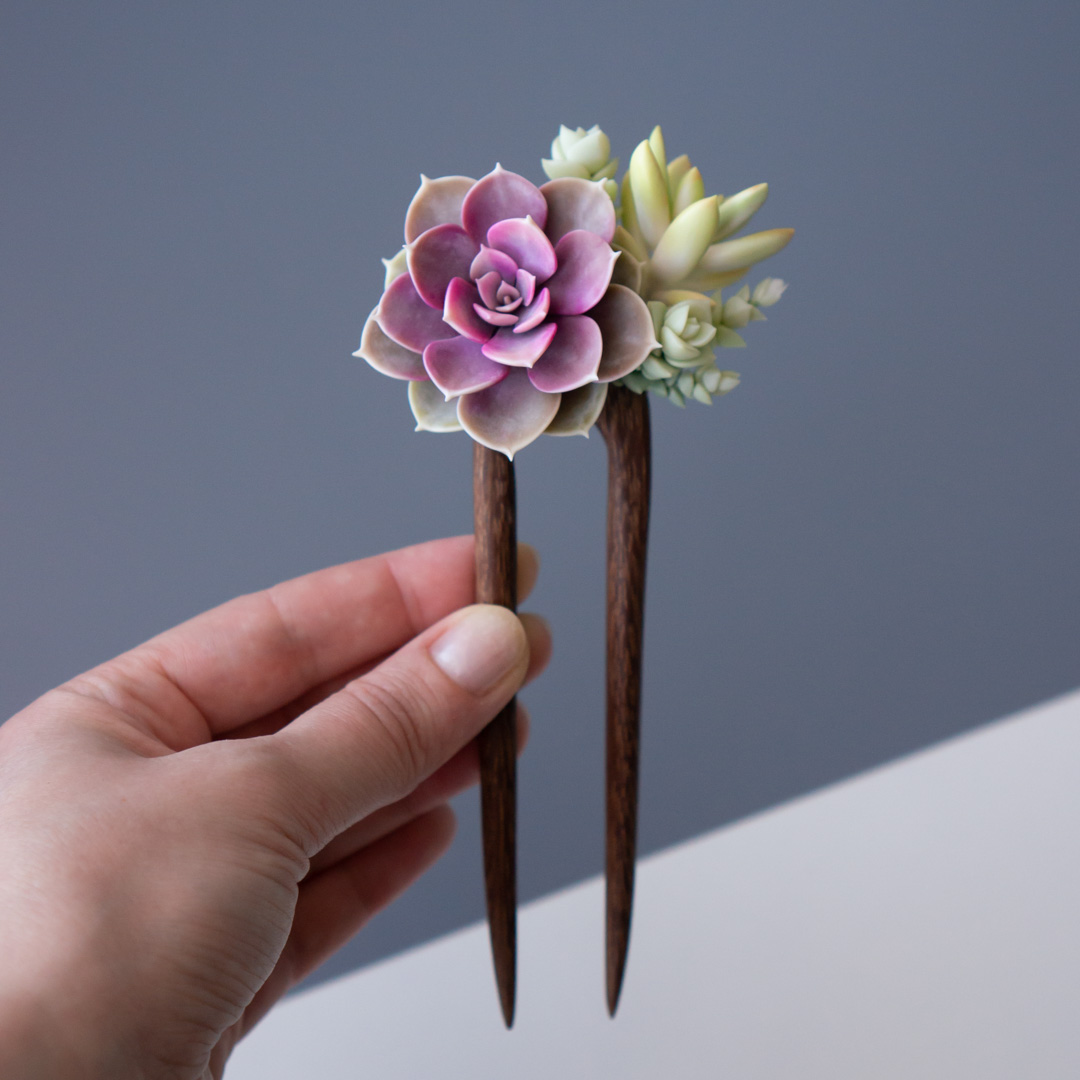 1_wooden_hairpin_with_polymer_clay_echeveria_perle_von_nurnberg_and_sedum_nussbaumerianum