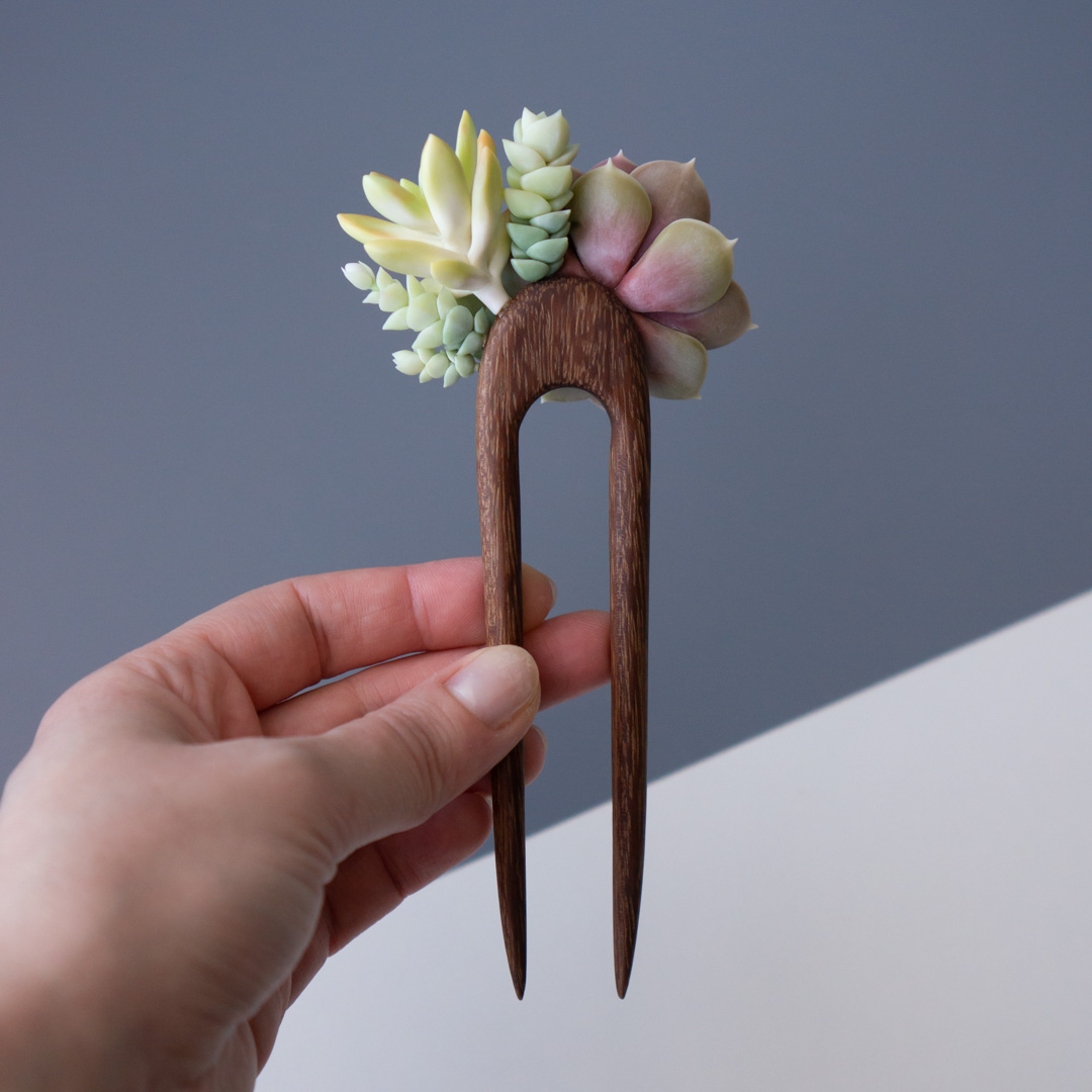 5_wooden_hairpin_with_polymer_clay_echeveria_perle_von_nurnberg_and_sedum_nussbaumerianum
